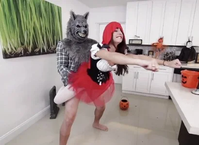 Cô gái phang nhau ngay trong rừng