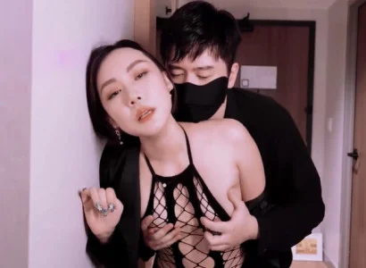 Mụ vợ bán thân cho sếp của mình để trả nợ cho chồng