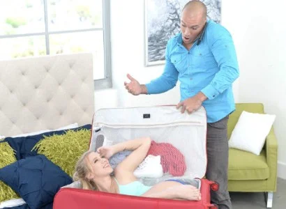 Chiếc vali bí ẩn gây bất ngờ