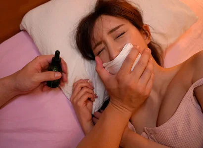 Hắn sử dụng thuốc mê nhằm quan hệ với cô em họ xinh đẹp